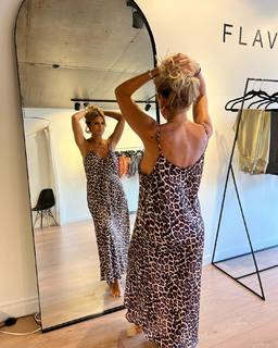 Flavia Palmiero feet photo thumbnail