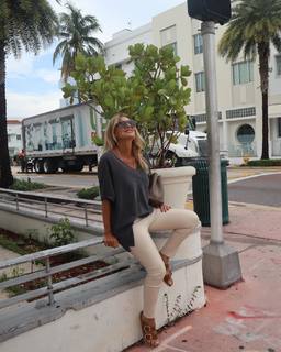 Flavia Palmiero feet photo thumbnail