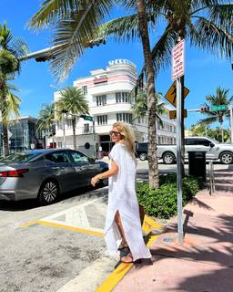 Flavia Palmiero feet photo thumbnail