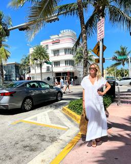 Flavia Palmiero feet photo thumbnail