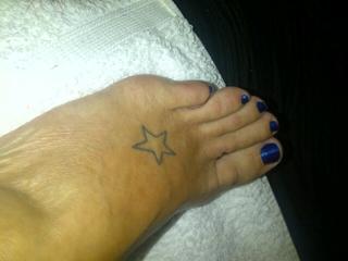 Flavia Palmiero feet photo thumbnail