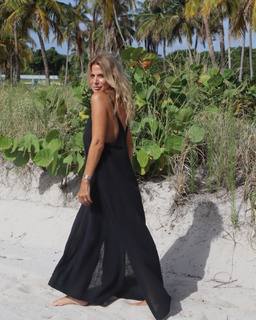 Flavia Palmiero feet photo thumbnail