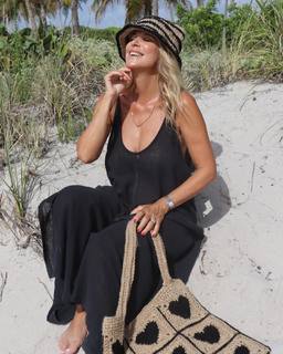 Flavia Palmiero feet photo thumbnail