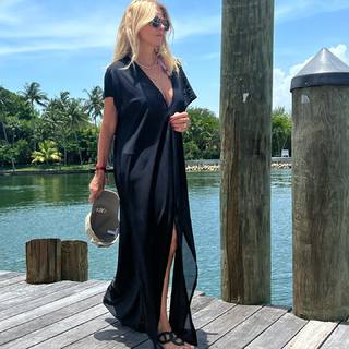 Flavia Palmiero feet photo thumbnail