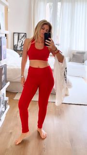 Flavia Palmiero feet photo thumbnail