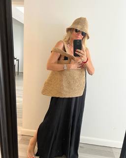 Flavia Palmiero feet photo thumbnail