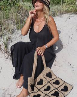 Flavia Palmiero feet photo thumbnail