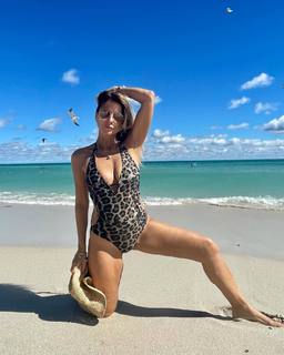 Flavia Palmiero feet photo thumbnail
