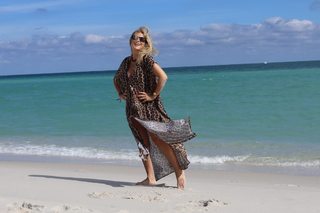 Flavia Palmiero feet photo thumbnail