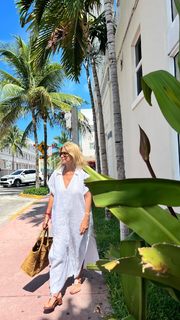 Flavia Palmiero feet photo thumbnail