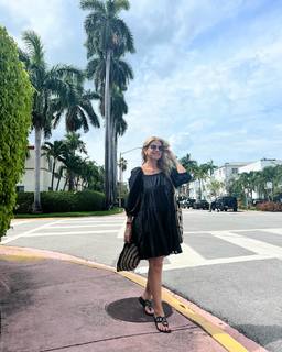 Flavia Palmiero feet photo thumbnail