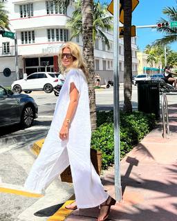 Flavia Palmiero feet photo thumbnail