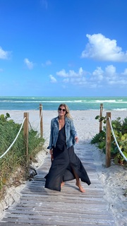 Flavia Palmiero feet photo thumbnail