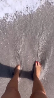 Flavia Palmiero feet photo thumbnail