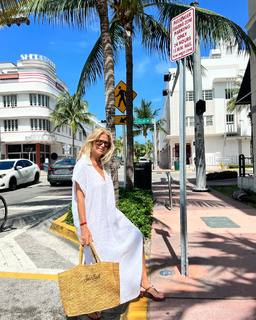 Flavia Palmiero feet photo thumbnail