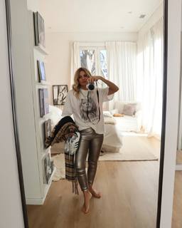 Flavia Palmiero feet photo thumbnail