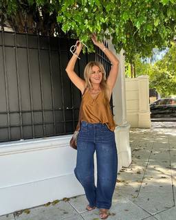 Flavia Palmiero feet photo thumbnail