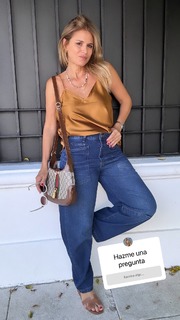 Flavia Palmiero feet photo thumbnail