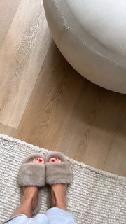 Flavia Palmiero feet photo thumbnail