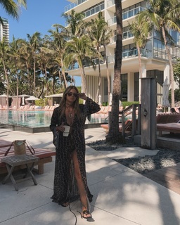 Flavia Palmiero feet photo thumbnail