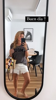 Flavia Palmiero feet photo thumbnail