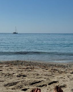 Flavia Palmiero feet photo thumbnail