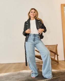 Flavia Palmiero feet photo thumbnail