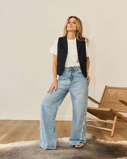 Flavia Palmiero feet photo thumbnail