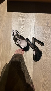 Flavia Palmiero feet photo thumbnail