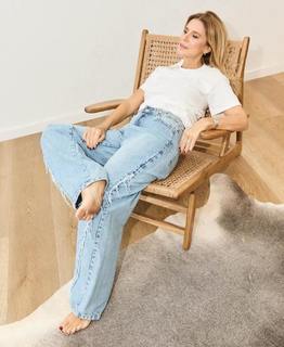 Flavia Palmiero feet photo thumbnail