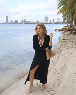 Flavia Palmiero feet photo thumbnail