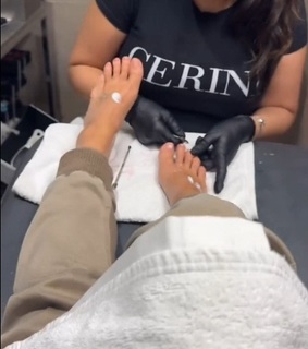 Flavia Palmiero feet photo thumbnail