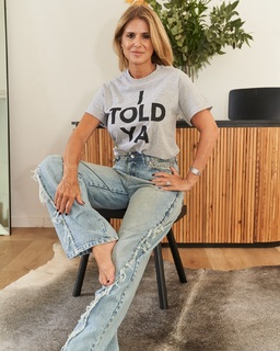 Flavia Palmiero feet photo thumbnail