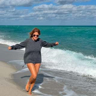 Flavia Palmiero feet photo thumbnail