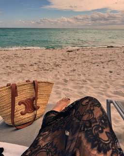 Flavia Palmiero feet photo thumbnail