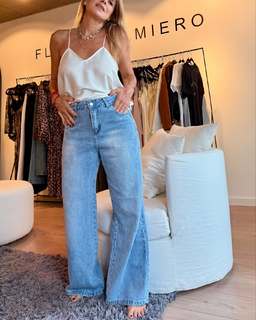 Flavia Palmiero feet photo thumbnail