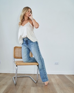 Flavia Palmiero feet photo thumbnail