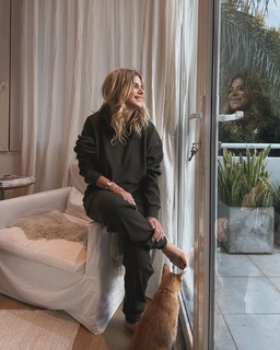 Flavia Palmiero feet photo thumbnail