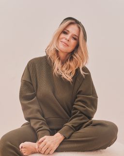 Flavia Palmiero feet photo thumbnail