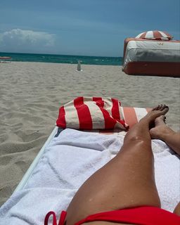 Flavia Palmiero feet photo thumbnail