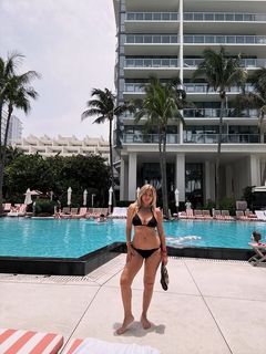 Flavia Palmiero feet photo thumbnail