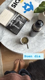 Flavia Palmiero feet photo thumbnail