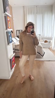 Flavia Palmiero feet photo thumbnail