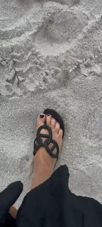 Flavia Palmiero feet photo thumbnail