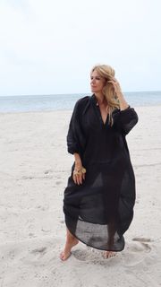 Flavia Palmiero feet photo thumbnail