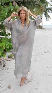 Flavia Palmiero feet photo thumbnail