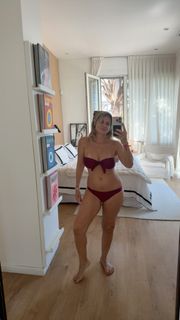 Flavia Palmiero feet photo thumbnail