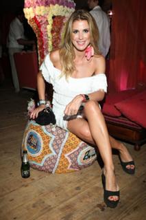 Flavia Palmiero feet photo thumbnail