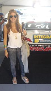 Flavia Palmiero feet photo thumbnail