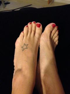 Flavia Palmiero feet photo thumbnail